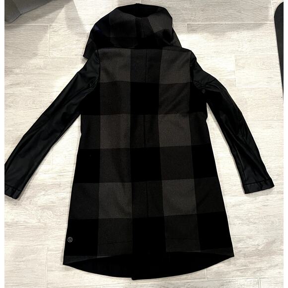 lululemon coat 8 - Picture 7 of 8